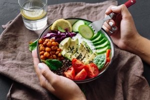 How to Stay Fit and Eat Well on a Tight Budget